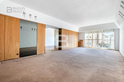 Departamento De 5 Ambientes Con Dependencia De Servicio, Cochera Y Baulera En Venta En Recoleta