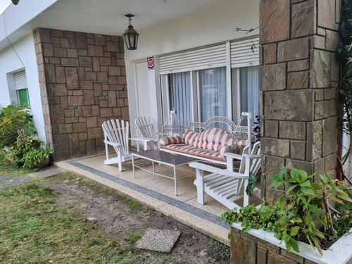 Imagen 2 de 18 de Venta En Atlantida, 4 Dormitorios, 2 Baños 399at
