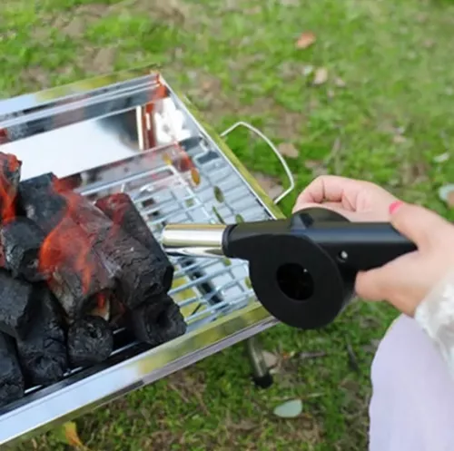 Cómo usar una parrilla de carbón con un ventilador de plástico