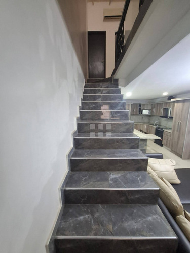Amplio Townhouse En Venta En La Urb. Los Cortijos De Oriente