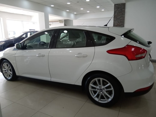 Imagen 8 de 25 de Ford Focus Se Mt