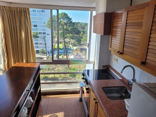 Imagen 5 de 22 de Apartamento De 2 Dormitorios Punta Del Este Avda.roosvelt