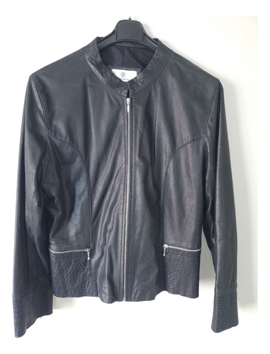 Campera En Cuero Negro Talle M C/cierre,bolsillos C/cierre (Usado)