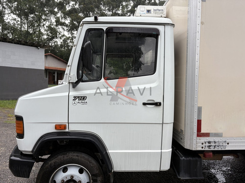 Mb 710 Ano 2002 Bau Refrigerado 709 915 912 914 1016
