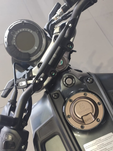 Husqvarna Svartpilen 401 Financiada En Pesos Y Sin Interes