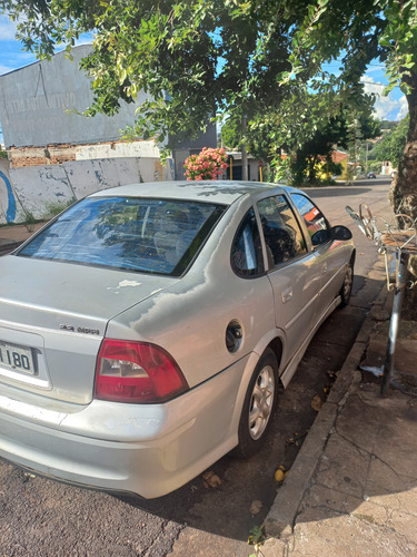 Chevrolet Vectra 2.2 Milenium 4p