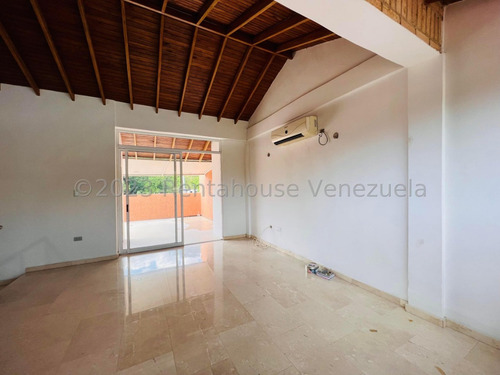 Casa Townhouse En Venta De 4 Niveles En Cantarrana Cocina Empotrada Piso De Mármol Parrillera Seguridad Nela 24-8827