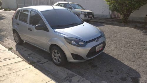 Imagen 2 de 12 de Ford Fiesta Automático