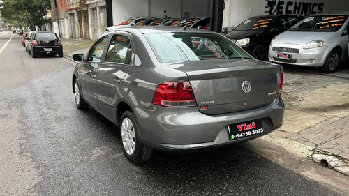 Imagem 4 de 10 de Volkswagen Voyage 1.6 8v Flex Comfortline I-motion 2010/2011