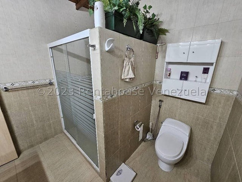 Se Vende Casa Quinta San Jacinto Maracay 24-10972 Ec