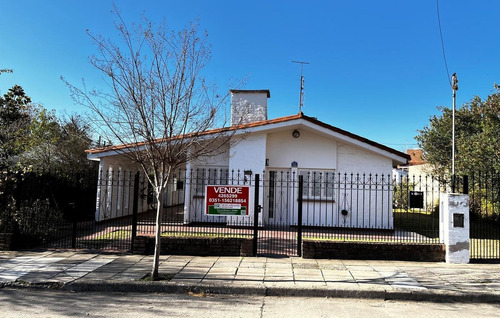 Imagen 1 de 18 de Vdo Chalet 2 Dorm A Refacci. A Mtrs Del Lago Costanera. Carlos Paz - Cba