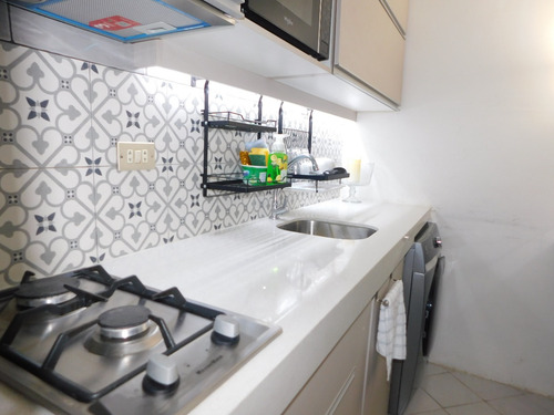 Salinas Sector Malecón Yacht Club- Ubicación Central A 3 Cuadras Playa- Mar Departamento Tipo Estudio Amoblado Equipado Área Tranquila-segura- Comercial