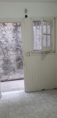 Ph En Alquiler De 2 Ambientes Con Patio En Sarandi - Con Detalles