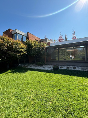 Casa Exclusiva En Arriendo De 6 Dorm. En Lo Barnechea