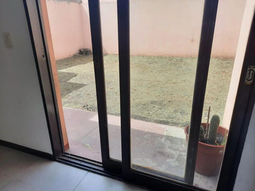 Casa En Venta - 2 Dormitorios 1 Baño - Cochera - 110mts2 - Chivilcoy