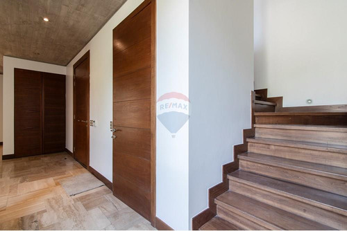 Linda Casa En Lo Barnechea: Espacios Y Comodidad