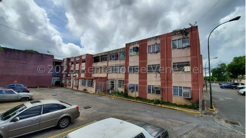 Dennymar Barreto, Alquila Comodo Y Espacioso Apartamento Amoblado, Ubicado Cerca De Farmacias, Supermercados, Colegios, Universidad, Con Fácil Acceso A Transporte Publico.