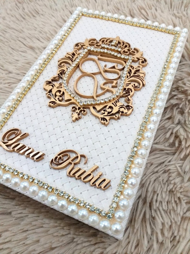 Imagem 2 de 10 de Bíblia Decorada Católica Matelasse Bege Brasão Bs