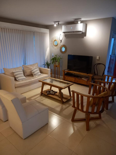 Casa En Venta - 2 Dormitorios 1 Baño - Cochera - 2.008mts2 - Castelli