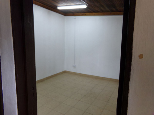 Bodega En Arriendo En Isla De Maipo Con 2 Oficinas Y Baño