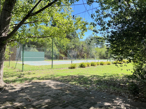 Encantadora Casa Quinta A La Venta En El Prestigioso Barrio La Araucaria| Lobos