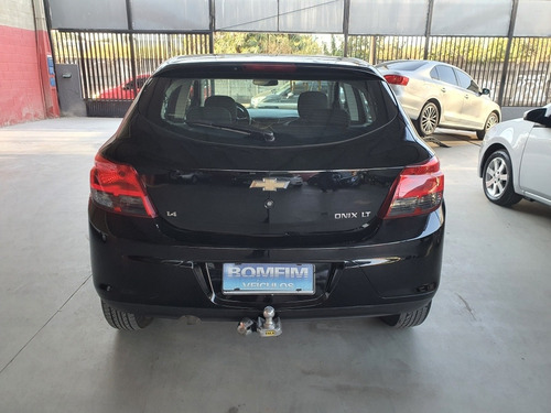 Imagem 6 de 14 de Chevrolet Onix 2014 1.4 Lt 5p