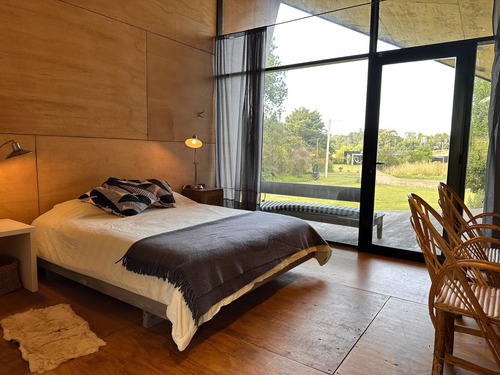 Casa De Diseño En Venta, Barrio Chapadmalal, Cruz Del Sur.