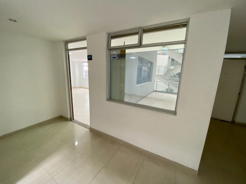 Imagen 2 de 22 de Arriendo Oficina 39m2. Chicó, Carrera 15. Piso 2, Espacio Amplio Vista Lateral, Con 1 Cupo De Parqueadero