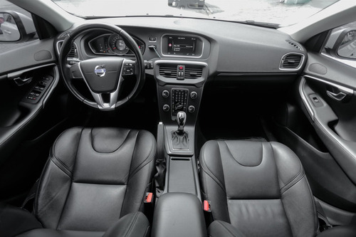 Volvo V40 2.0 T4 Comfort Turbo Gasolina 4p Automático