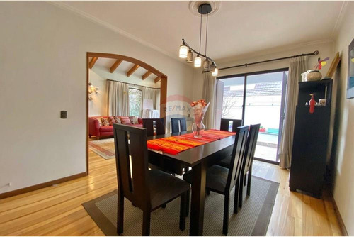 Casa 2 Pisos Presidente Riesco/ Apta Comercial