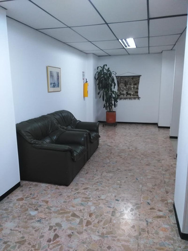 Oficina En Arriendo En Bogota El Lago