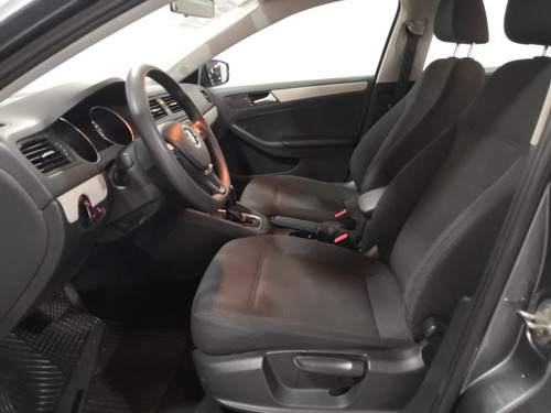 Imagen 12 de 15 de Volkswagen Jetta 2017 2.5 Trendline Tiptronic At