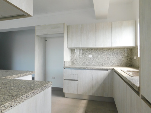 Exclusivo Semi Pent-house En Bella Vista.