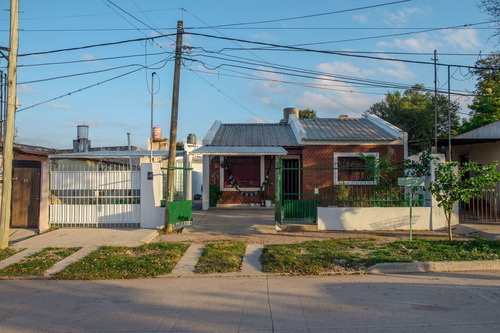Imagen 2 de 30 de Casa En Venta Con Depto A Estrenar En Reconquista