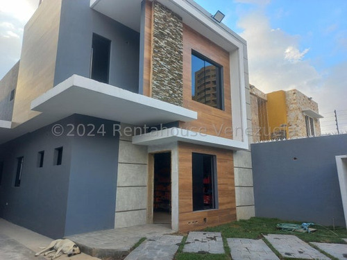 Townhouse Venta Obra Gris Con Pozo, Parrillera, Piscina Jardin Mañongo Naguanagua Carabobo L..eida Falcon Lf24-15518