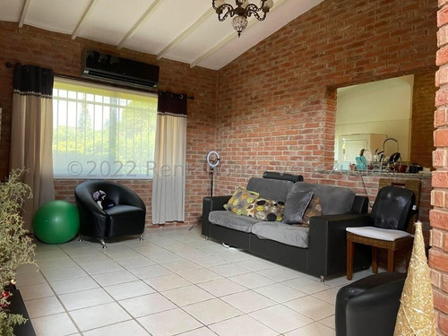 Imagen 2 de 16 de Andreina Gonzalez Vende Casa En Safari Country Club Valencia 22-17278
