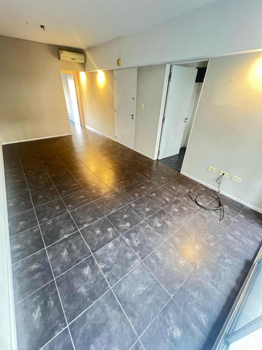Semipiso Al Frente - Baño Y Toilette - Edificio Moderno.