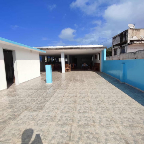 Impecable Hotel De 4 Niveles Ubicado En Macuto