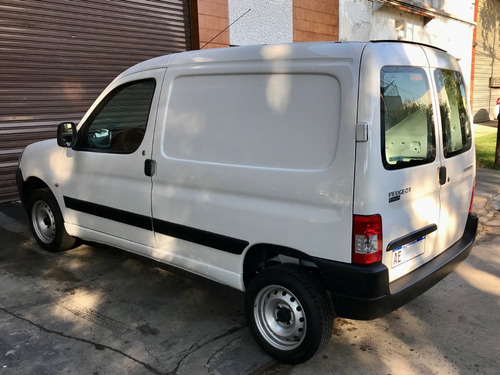 Peugeot Partner 1.6 Furgon Confort Patagonica 5 As Hdi Xtr