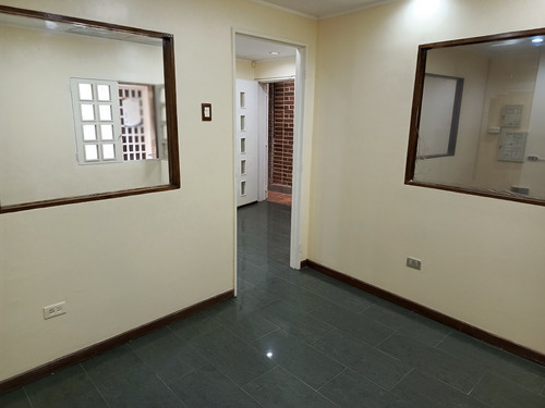 Alquilo Local/ Oficina 52m2 En Casa Comercial Urb. Los Caobos