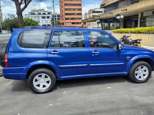 Es Una Camioneta 7 Puestos Con Un Motor V6