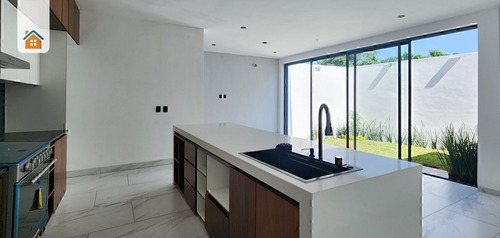 Casa Nueva En Venta En Albaterra Residencial, Colima. Recamara En Planta Baja.