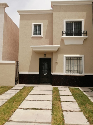 Imagen 1 de 9 de Casa En Venta En Fracc. Residencial Victoria Al Sur De Pachuca