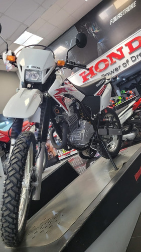 Imagen 10 de 15 de Honda Xr 250 Tornado 0km 2023 Performance Bikes