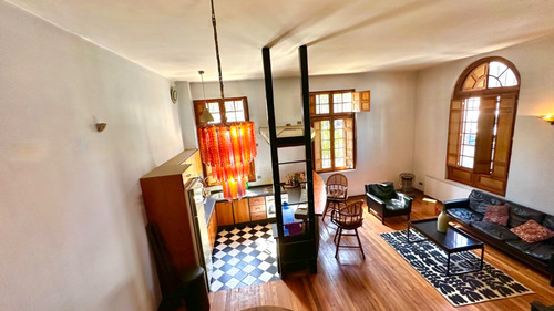 Casa Tres Niveles Barrio Histórico Doble Altura Muy Luminosa
