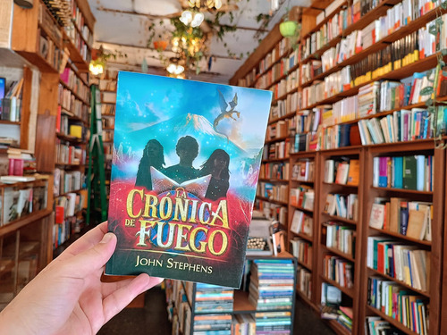 La Crónica De Fuego. John Stephens. (Usado)