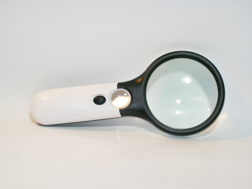 Imagen 6 de 7 de Lupa De Mano Mg 3x75 Mm 45x22 Mm Con Luz Led