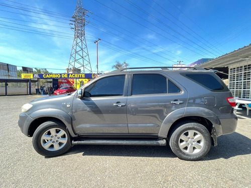 Imagen 5 de 17 de Toyota Fortuner 4x4