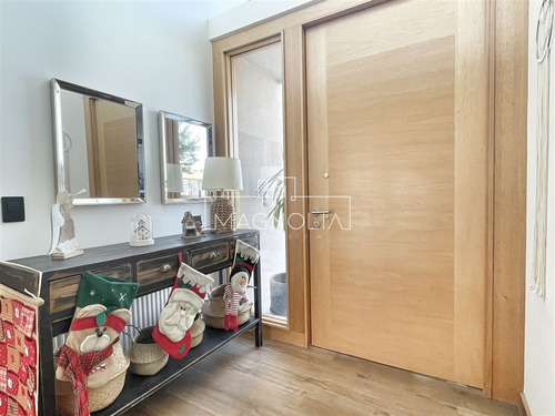 Casa En Venta De 5 Dorm. Mas Servicio En Chamisero
