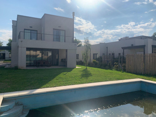 Casa En Venta En Barrio San Pablo, Derqui